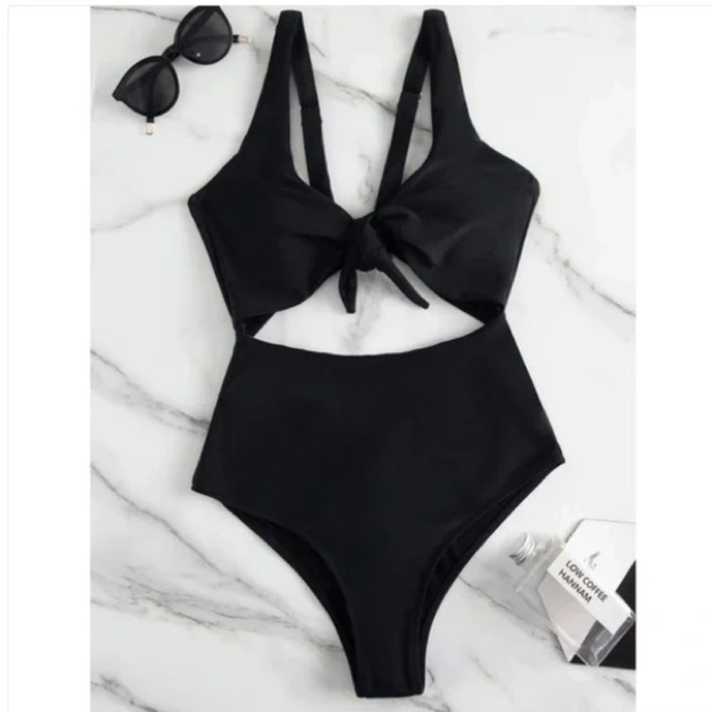 NWOT Chic Black Cutout Knot One Piece Swimsuit - Adjustable Straps - Large - Picture 3 of 7